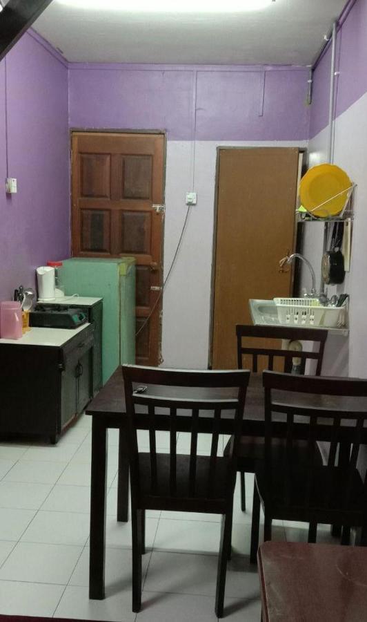 Bajet Homestay - Low Cost Houses Куантан Екстер'єр фото